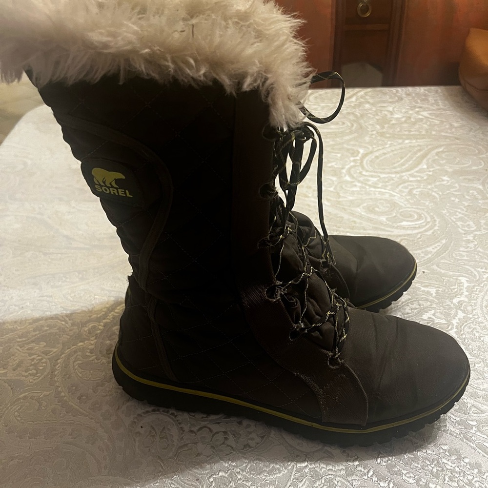 Sorel lace up tall winter boot - size 11
